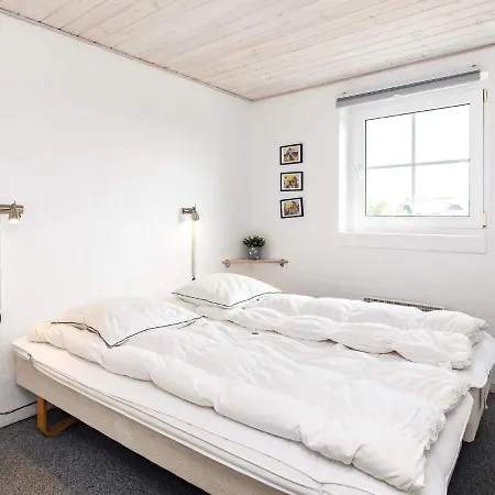 Six-bedroom Holiday In 1 Casa de Férias
